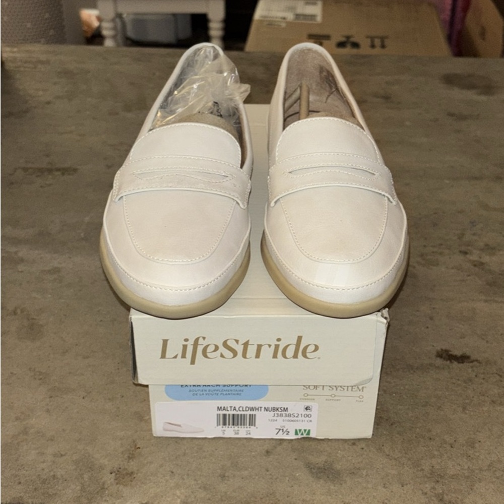 Life Stride Women's Cream Loafers